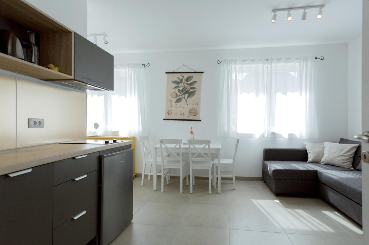 Apartments Ivica Omis Exterior photo